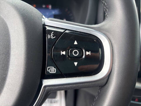 2025 Volvo XC60 B5 Plus Dark Theme
