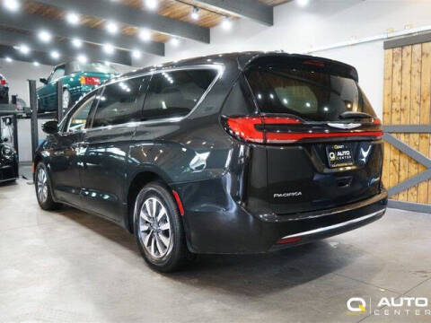 2022 Chrysler Pacifica Hybrid Touring L