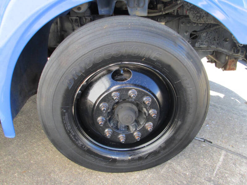 2011 Freightliner Business class M2