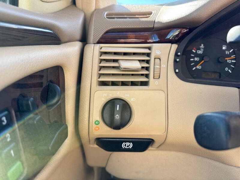 2001 Mercedes-Benz E-Class E 320