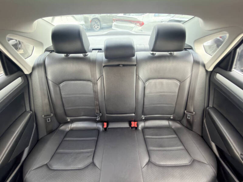 2013 Volkswagen Passat SE PZEV