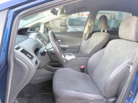 2014 Toyota Prius v Three