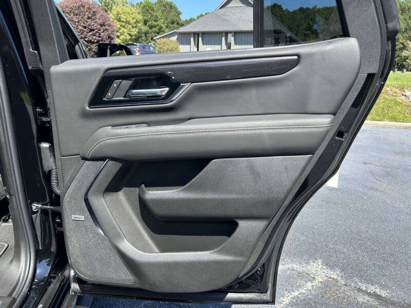 2025 GMC Yukon Elevation