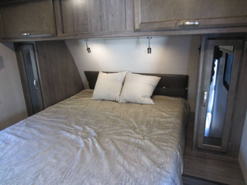 2019 Winnebago MInnie Plus Series 29DDBH