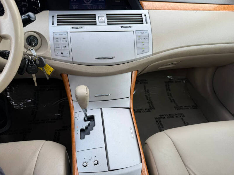 2005 Toyota Avalon