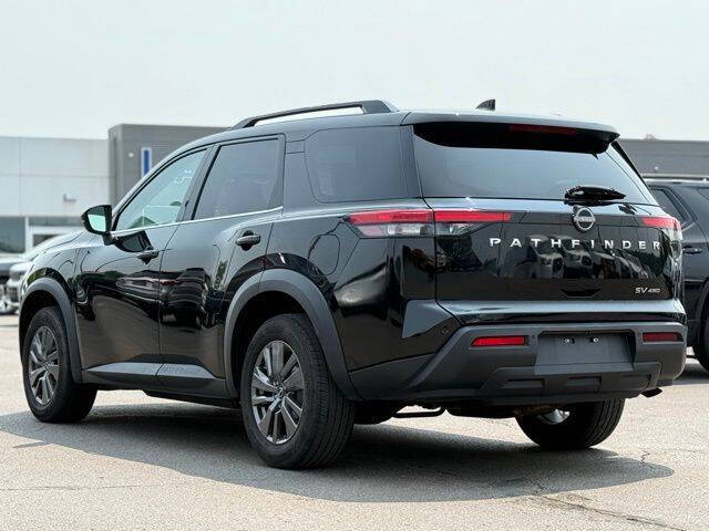 2022 Nissan Pathfinder SV