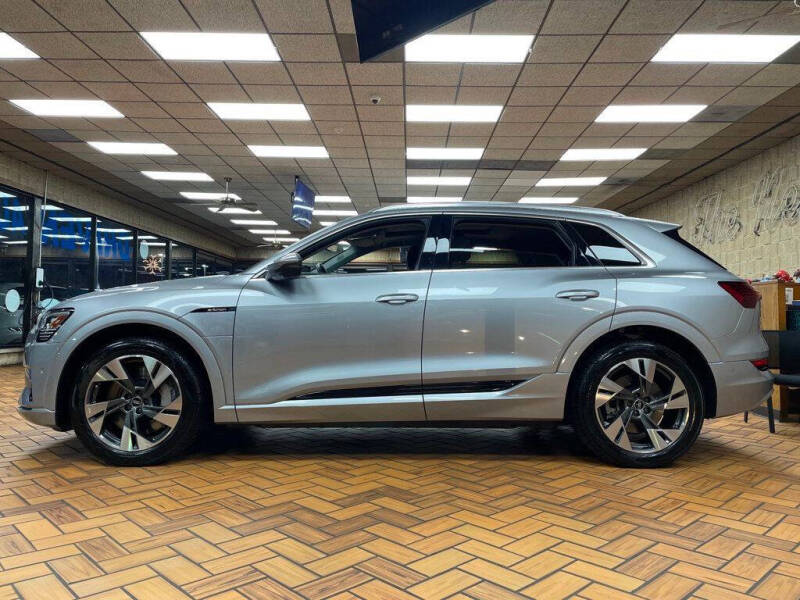 2022 Audi e-tron quattro Premium Plus