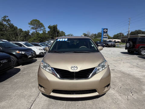2011 Toyota Sienna LE 7-Passenger Auto Access Seat
