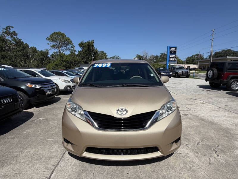 2011 Toyota Sienna LE 7-Passenger Auto Access Seat