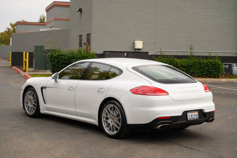 2015 Porsche Panamera 4