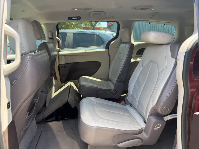 2017 Chrysler Pacifica Touring-L