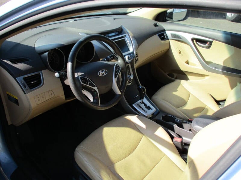 2012 Hyundai Elantra Limited photo 9