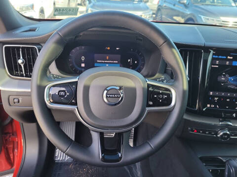 2022 Volvo XC60 B5 R-Design