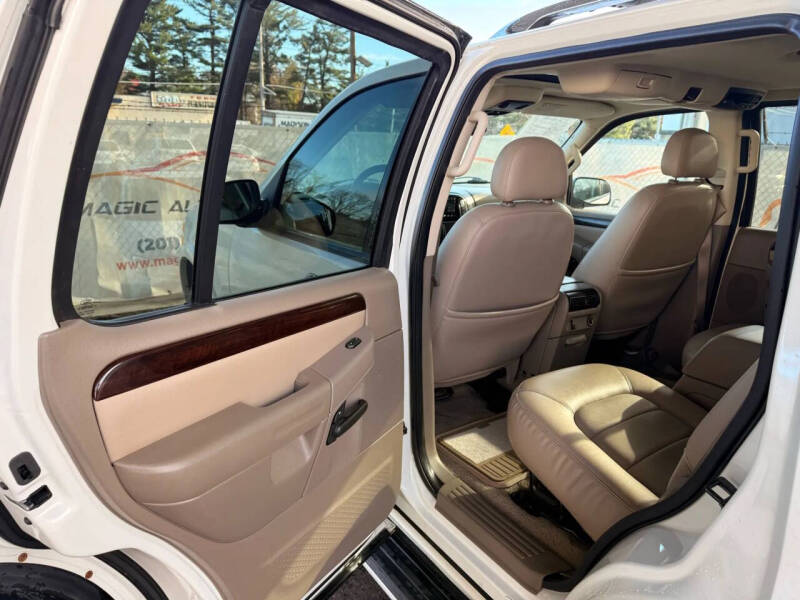 2004 Ford Explorer Limited