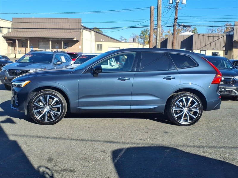 2025 Volvo XC60 B5 Plus Dark Theme