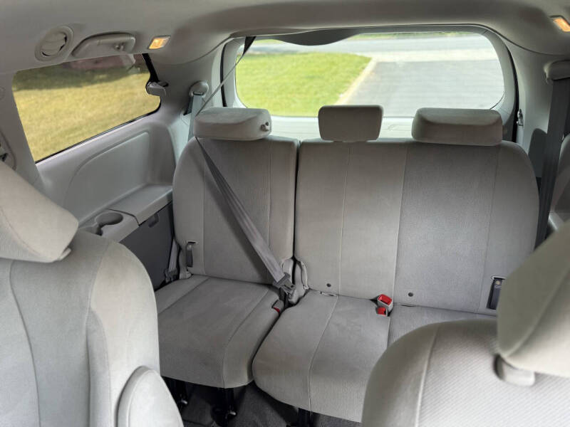 2012 Toyota Sienna Base 7-Passenger