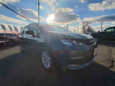 2022 Chrysler Voyager LX