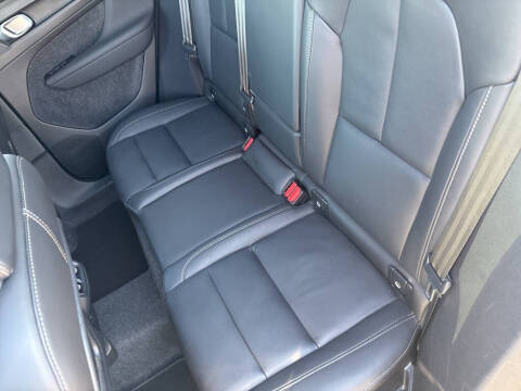 2025 Volvo XC40 B5 Plus Bright Theme