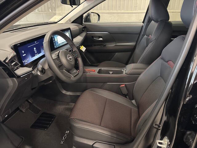 2025 Nissan Kicks SR