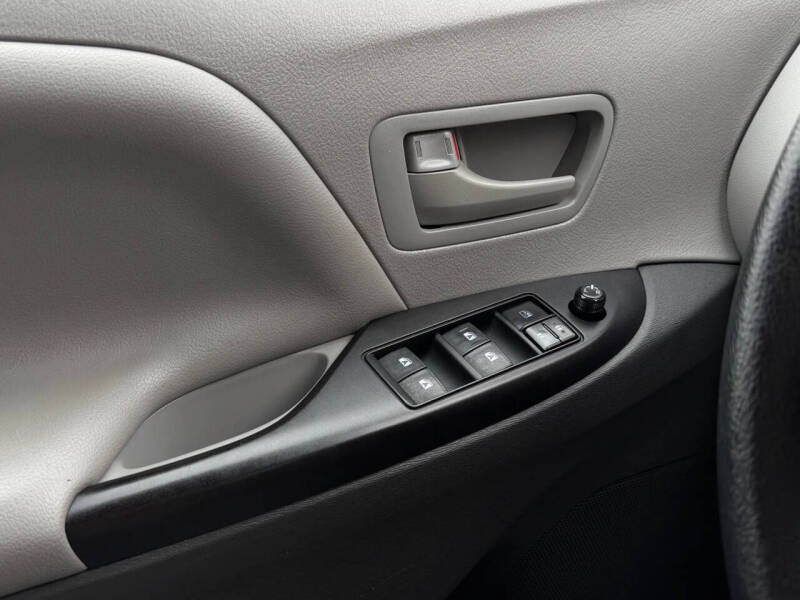 2016 Toyota Sienna L 7-Passenger