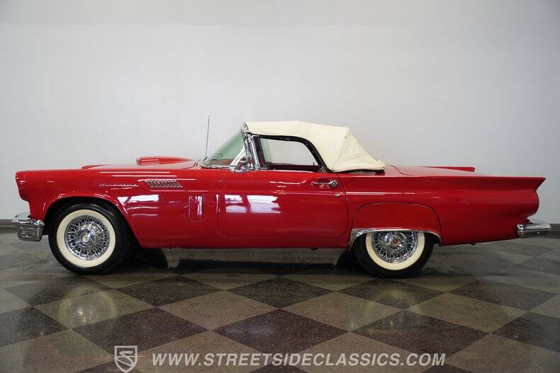 1957 Ford Thunderbird