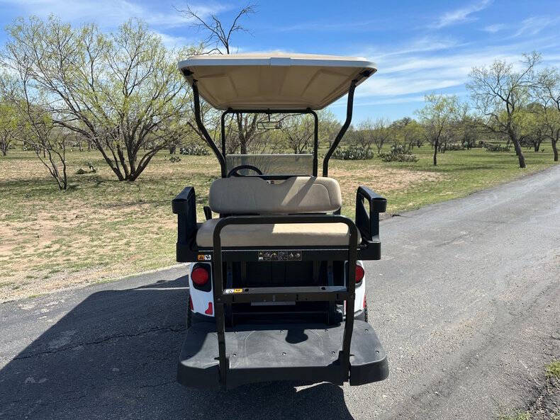 2018 E-Z-GO Valor