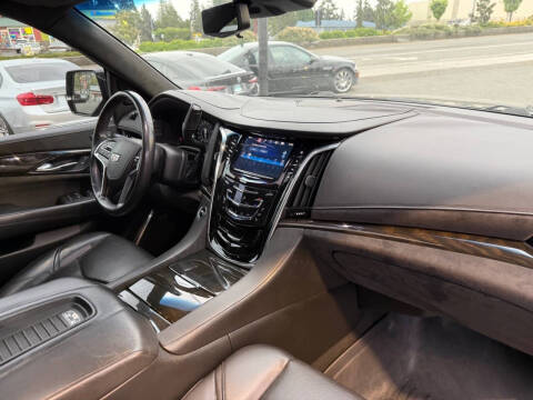 2018 Cadillac Escalade Platinum