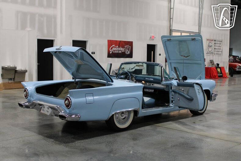 1957 Ford Thunderbird