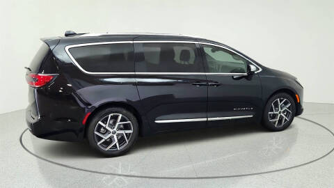2027 Chrysler Pacifica Pinnacle
