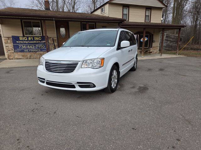 2014 Chrysler Town & Country Touring's photo