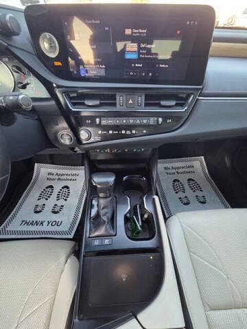 2024 Lexus ES 300h Luxury