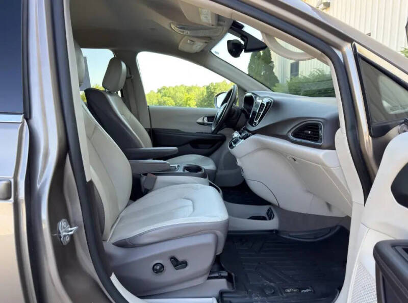 2017 Chrysler Pacifica Touring-L Plus
