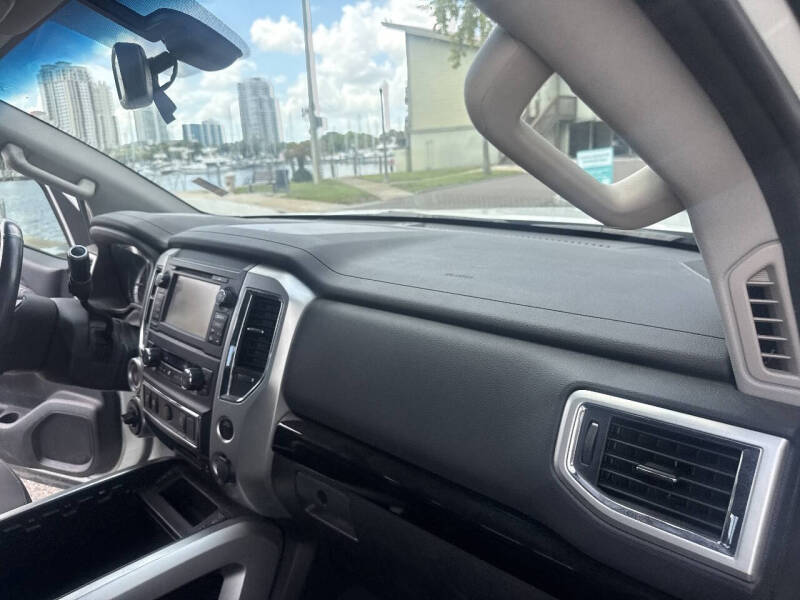 2017 Nissan Titan SV