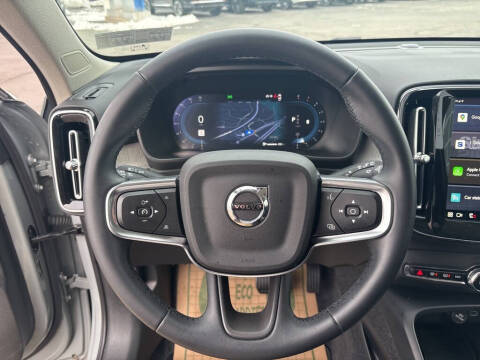 2025 Volvo XC40 B5 Plus Bright Theme