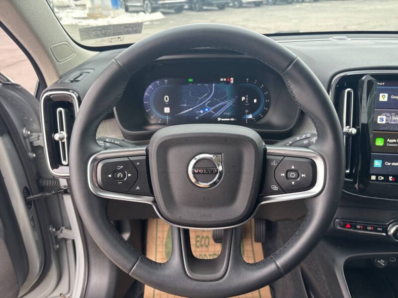 2025 Volvo XC40 B5 Plus Bright Theme