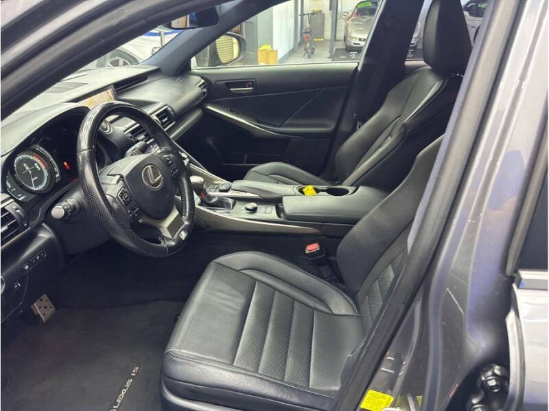2017 Lexus IS 200t
