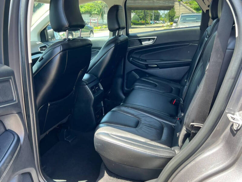 2022 Ford Edge Titanium