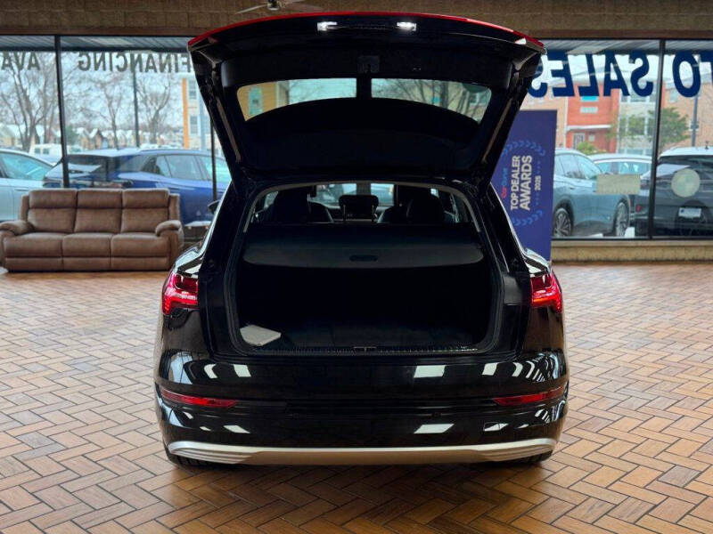 2019 Audi e-tron quattro Prestige