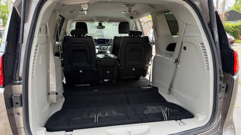2017 Chrysler Pacifica Touring-L