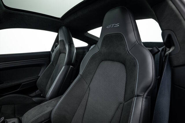 2025 Porsche 911 Carrera 4 GTS