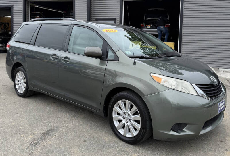 2013 Toyota Sienna LE 7-Passenger