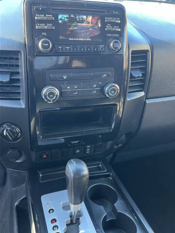 2014 Nissan Titan SV