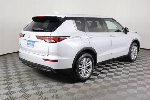 2024 Mitsubishi Outlander ES