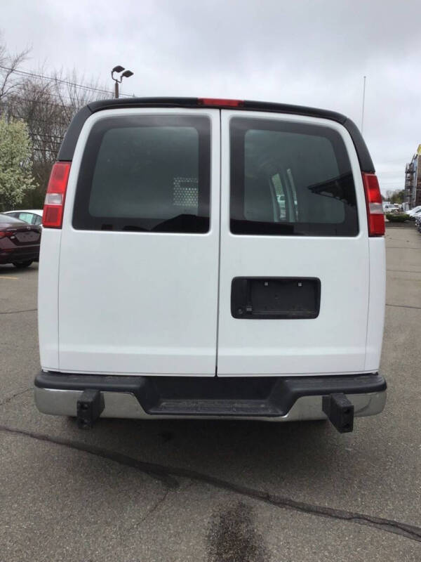 2024 Chevrolet Express 2500