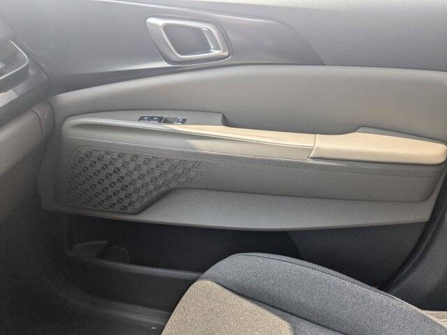 2025 Kia Carnival LX