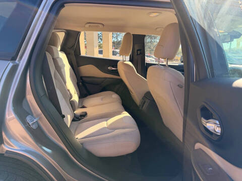 2016 Jeep Cherokee Sport