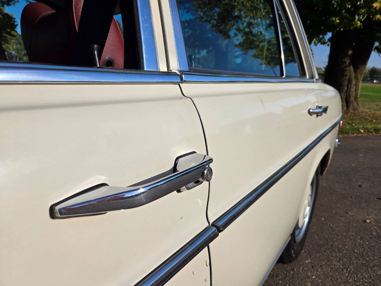 1972 Mercedes-Benz 220 26