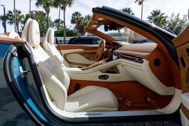 2026 Aston Martin DB12 Volante