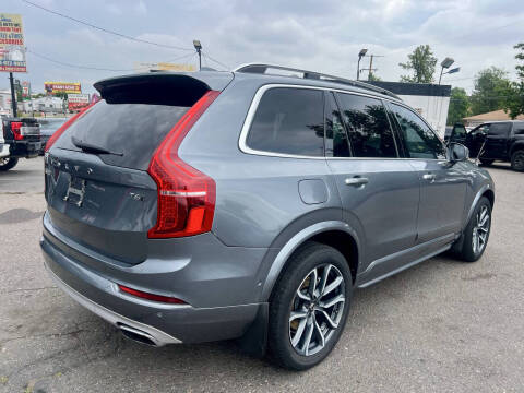 2016 Volvo XC90 T6 Momentum