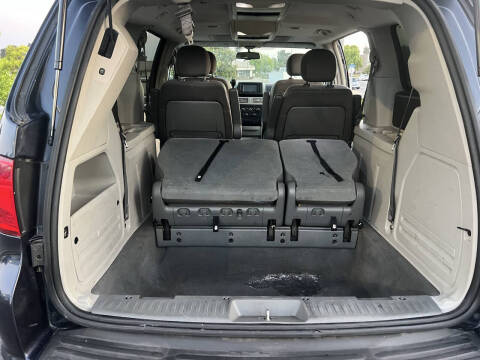 2009 Volkswagen Routan SE